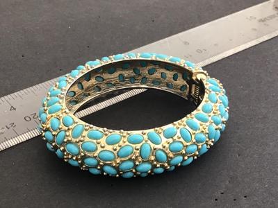 Turquoise Tone Beads in gold Tone. Clamper Bracelet