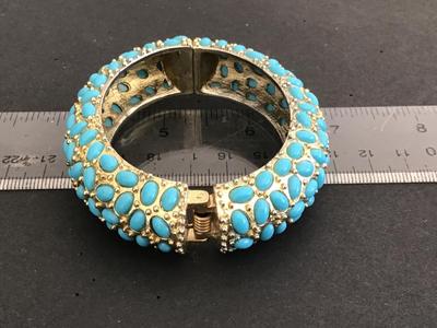 Turquoise Tone Beads in gold Tone. Clamper Bracelet