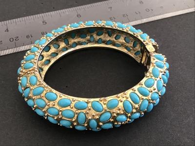 Turquoise Tone Beads in gold Tone. Clamper Bracelet