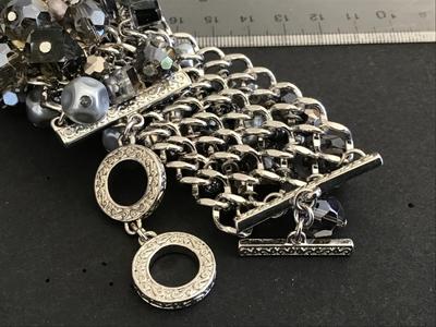 Beautiful Premier Design Glass And Bead TOOGLE Bracelet