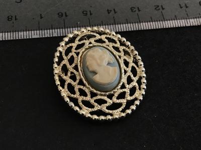 Sarah Coventry Cameo Brooch