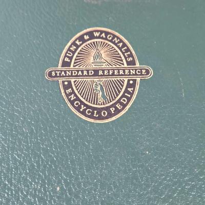 LOT:l 25Z: The New Modern American & British Poetry, Edited by Louis Untermeyer, and Other Books