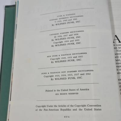 LOT:l 25Z: The New Modern American & British Poetry, Edited by Louis Untermeyer, and Other Books