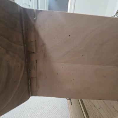 LOT 31X: Nightstand and Decorative Mirror