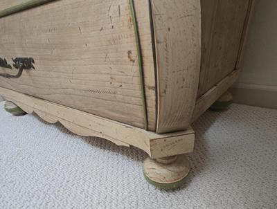 LOT 31X: Nightstand and Decorative Mirror