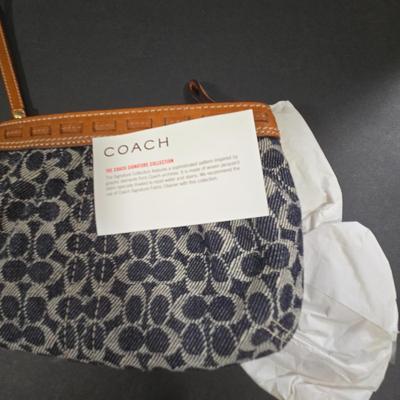 LOT 88X: Brand New Coach Wristlet Bag