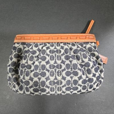 LOT 88X: Brand New Coach Wristlet Bag