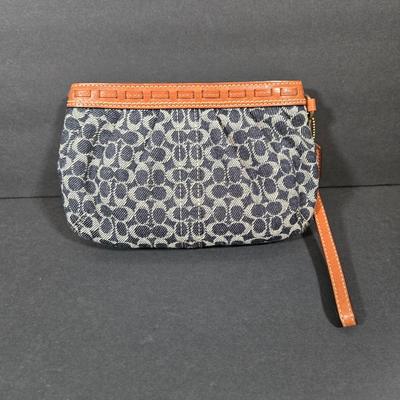 LOT 88X: Brand New Coach Wristlet Bag