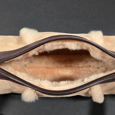 LOT 89X: Ugg Hand Bag