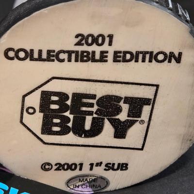 LOT 92X: Teen Magazines, Kelly Osborne Doll, and Justin Timberlake Bobble Head