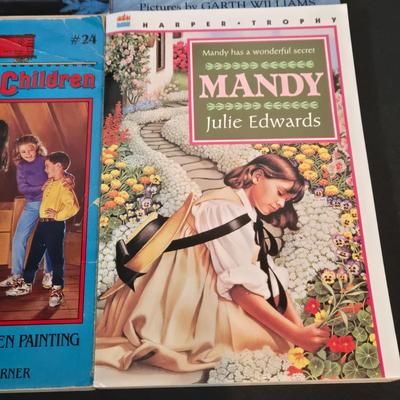 LOT 101X: Collection of Books for Young Readers / Great Stocking Stuffers