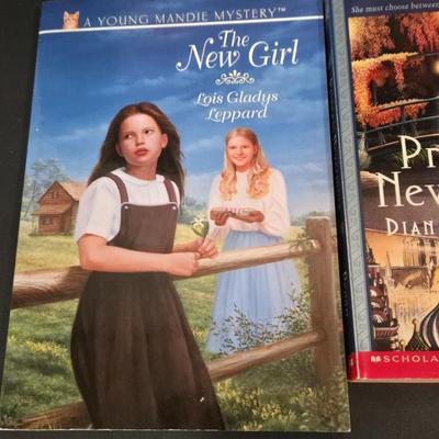 LOT 101X: Collection of Books for Young Readers / Great Stocking Stuffers