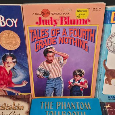 LOT 101X: Collection of Books for Young Readers / Great Stocking Stuffers