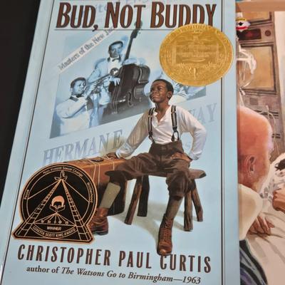 LOT 101X: Collection of Books for Young Readers / Great Stocking Stuffers