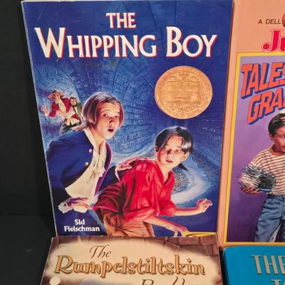 LOT 101X: Collection of Books for Young Readers / Great Stocking Stuffers