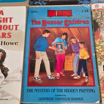 LOT 101X: Collection of Books for Young Readers / Great Stocking Stuffers