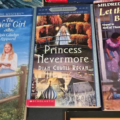 LOT 101X: Collection of Books for Young Readers / Great Stocking Stuffers