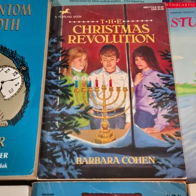 LOT 101X: Collection of Books for Young Readers / Great Stocking Stuffers