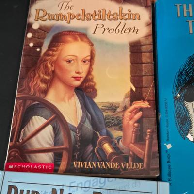 LOT 101X: Collection of Books for Young Readers / Great Stocking Stuffers