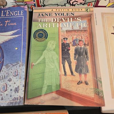 LOT 102X: Large Variety of Books for Young Readers/ Great Gift for Classmates