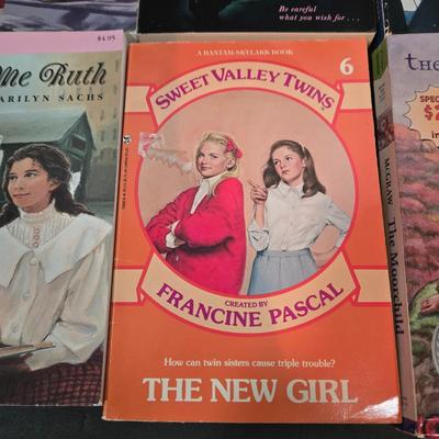 LOT 102X: Large Variety of Books for Young Readers/ Great Gift for Classmates