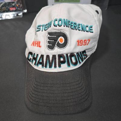 LOT 105X: Numbered Spectrum 24k Gold Signature Brett Favre Photo, Favre Cap, and More