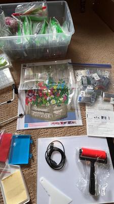 LIGHT UP BOARD, MAGNIFYING OTT LIGHT, DIAMOND PICTURE JEWELS AND ALL YOU NEED FOR APPLICATION