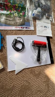 LIGHT UP BOARD, MAGNIFYING OTT LIGHT, DIAMOND PICTURE JEWELS AND ALL YOU NEED FOR APPLICATION