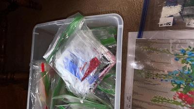 LIGHT UP BOARD, MAGNIFYING OTT LIGHT, DIAMOND PICTURE JEWELS AND ALL YOU NEED FOR APPLICATION