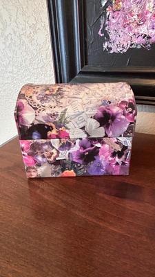 PRETTY PURPLE PAINTING, DÉCOLLETAGE BOX, WICKER BASKETS AND MORE