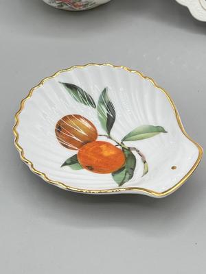 LOT 9: English China Collection