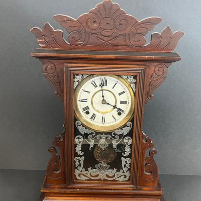 LOT 11: Antique / Vintage Wm. L. Gilbert Clock Co. Mantle Clock