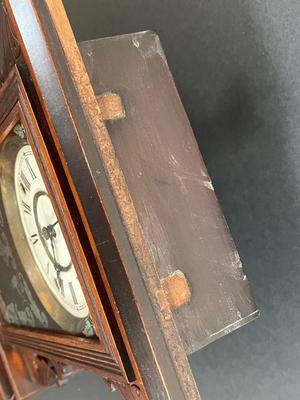 LOT 11: Antique / Vintage Wm. L. Gilbert Clock Co. Mantle Clock