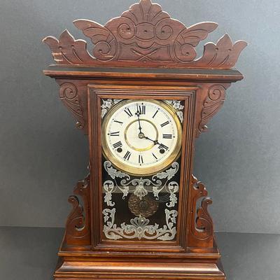 LOT 11: Antique / Vintage Wm. L. Gilbert Clock Co. Mantle Clock