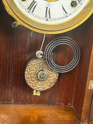 LOT 11: Antique / Vintage Wm. L. Gilbert Clock Co. Mantle Clock