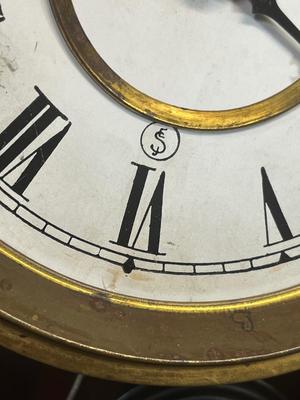 LOT 11: Antique / Vintage Wm. L. Gilbert Clock Co. Mantle Clock