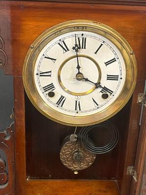 LOT 11: Antique / Vintage Wm. L. Gilbert Clock Co. Mantle Clock