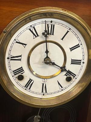 LOT 11: Antique / Vintage Wm. L. Gilbert Clock Co. Mantle Clock
