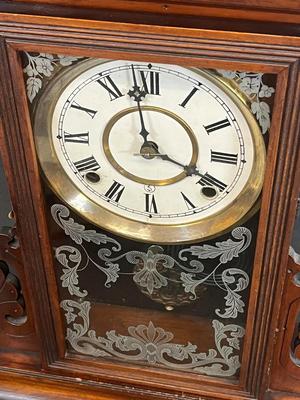 LOT 11: Antique / Vintage Wm. L. Gilbert Clock Co. Mantle Clock