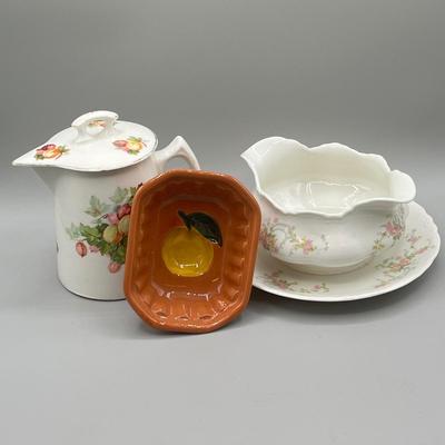 LOT 13: American Pottery Ceramics Collection - Stangl and More