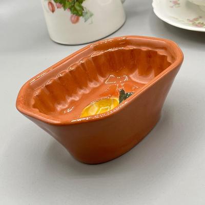 LOT 13: American Pottery Ceramics Collection - Stangl and More