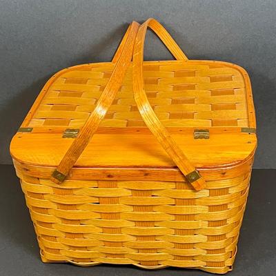 LOT 20: Picnic Basket and Vintage Stag Horn Cutlery Carving Set