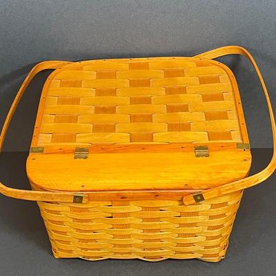 LOT 20: Picnic Basket and Vintage Stag Horn Cutlery Carving Set