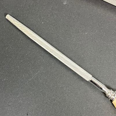 LOT 20: Picnic Basket and Vintage Stag Horn Cutlery Carving Set