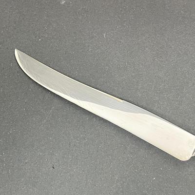 LOT 20: Picnic Basket and Vintage Stag Horn Cutlery Carving Set