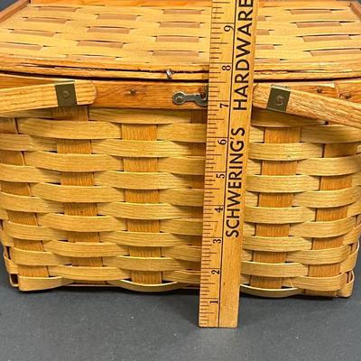 LOT 20: Picnic Basket and Vintage Stag Horn Cutlery Carving Set