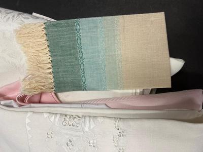 LOT 22: Vintage Embroidered Linens and More - Napkins, Placemats, etc.