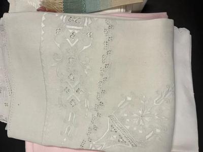 LOT 22: Vintage Embroidered Linens and More - Napkins, Placemats, etc.