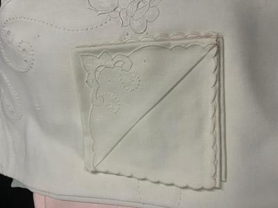LOT 22: Vintage Embroidered Linens and More - Napkins, Placemats, etc.