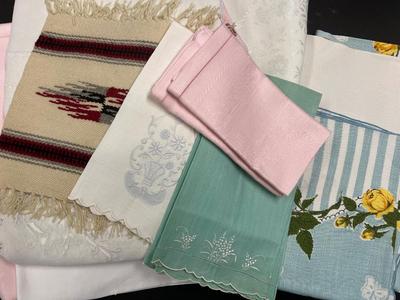 LOT 22: Vintage Embroidered Linens and More - Napkins, Placemats, etc.